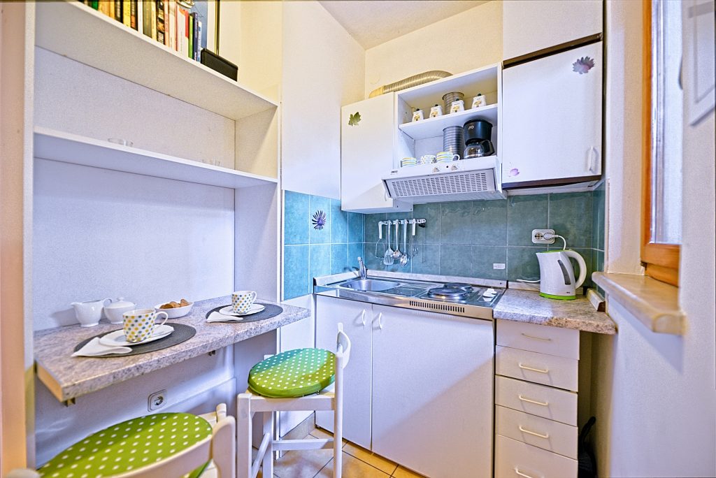 Kitchen in the La Petite apartment in Postira