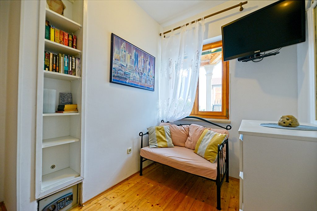 Cozy corner in Happy Apartment in Postira